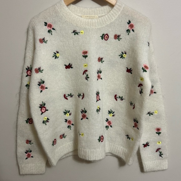 ⭐️Sezane White Floral Embroidered Sweater⭐️ - Picture 3 of 6